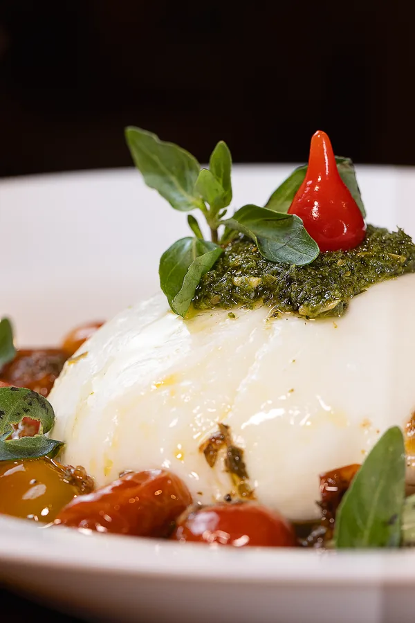 Burrata com tomate cereja