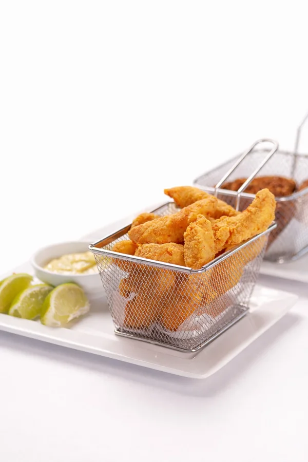 Isca de peixe empanada